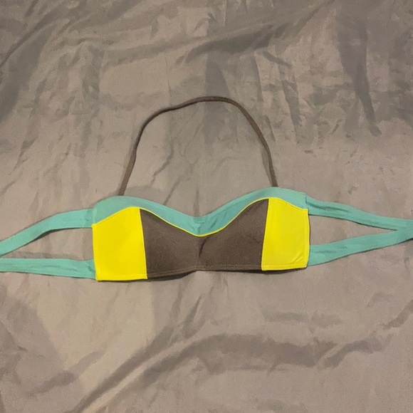 Other - 🌸3/$15 Halter Bikini Top w/ removable strap